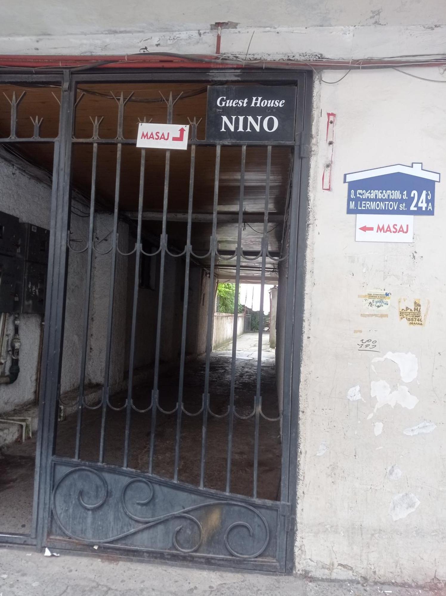 Guest House Nino 巴统 外观 照片